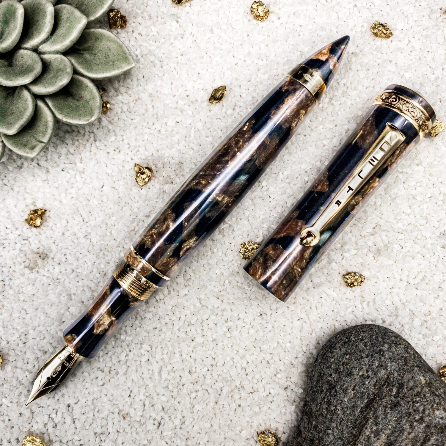 Delta 39 + 1 Anniversary Limited Edition Fountain Pen 2 Delta 39 + 1 Anniversary Limited Edition Fountain Pen