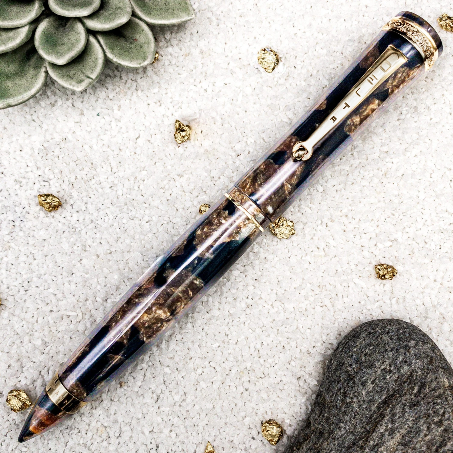Delta 39 + 1 Anniversary Limited Edition Fountain Pen 3 Delta 39 + 1 Anniversary Limited Edition Fountain Pen - Image 2